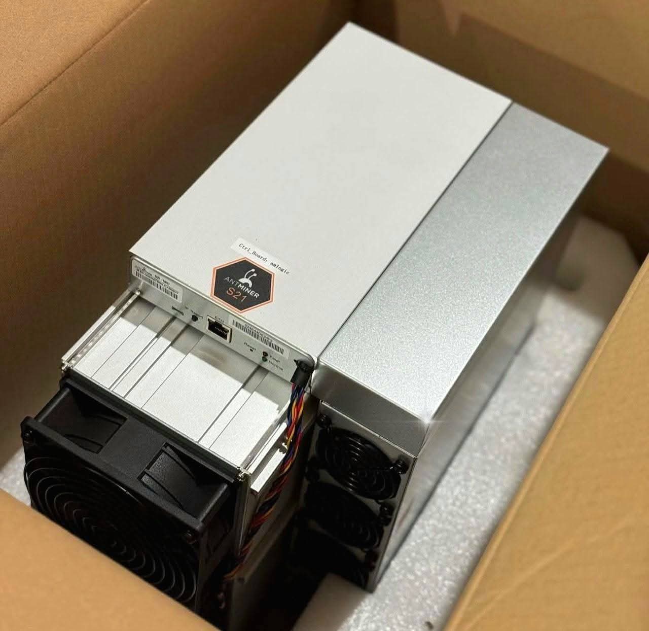 Antminer S21 200T – Mining Machine Shop ASIC